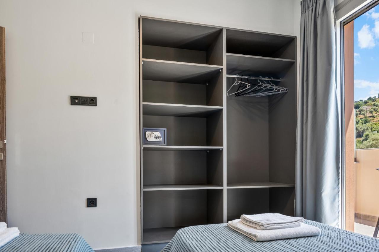 Robin'S Aparthotel Apolpaina Екстериор снимка