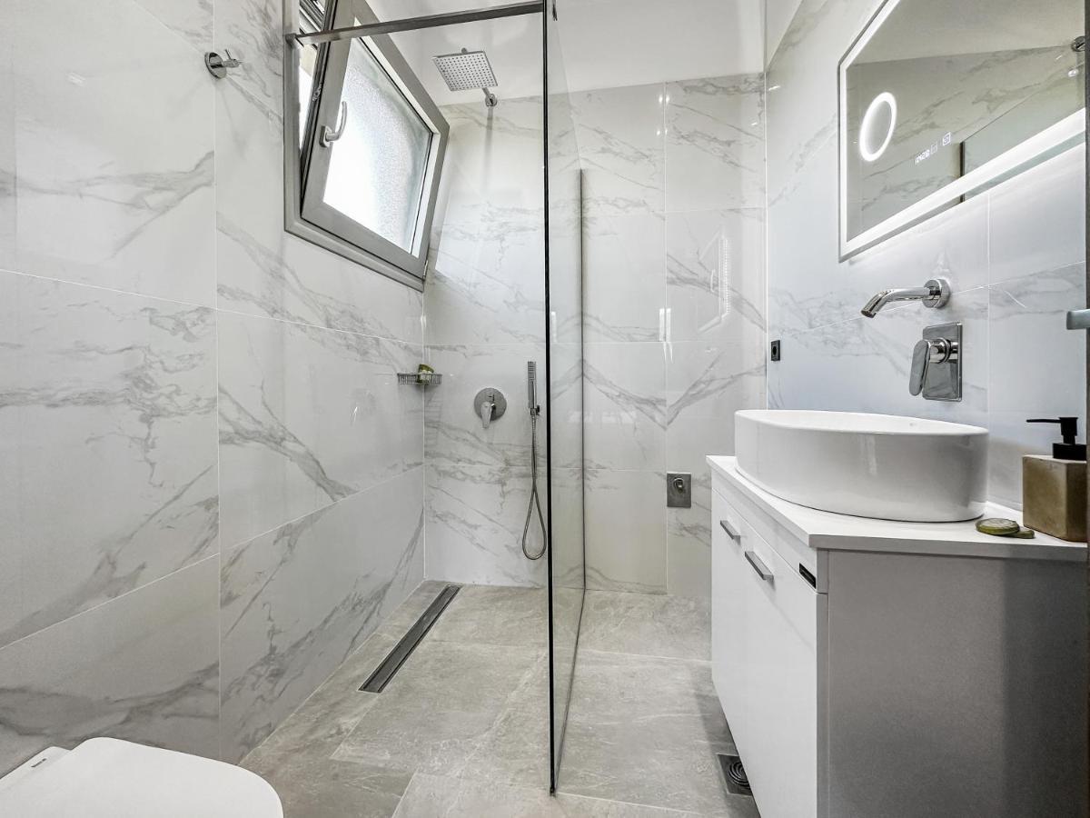Robin'S Aparthotel Apolpaina Екстериор снимка