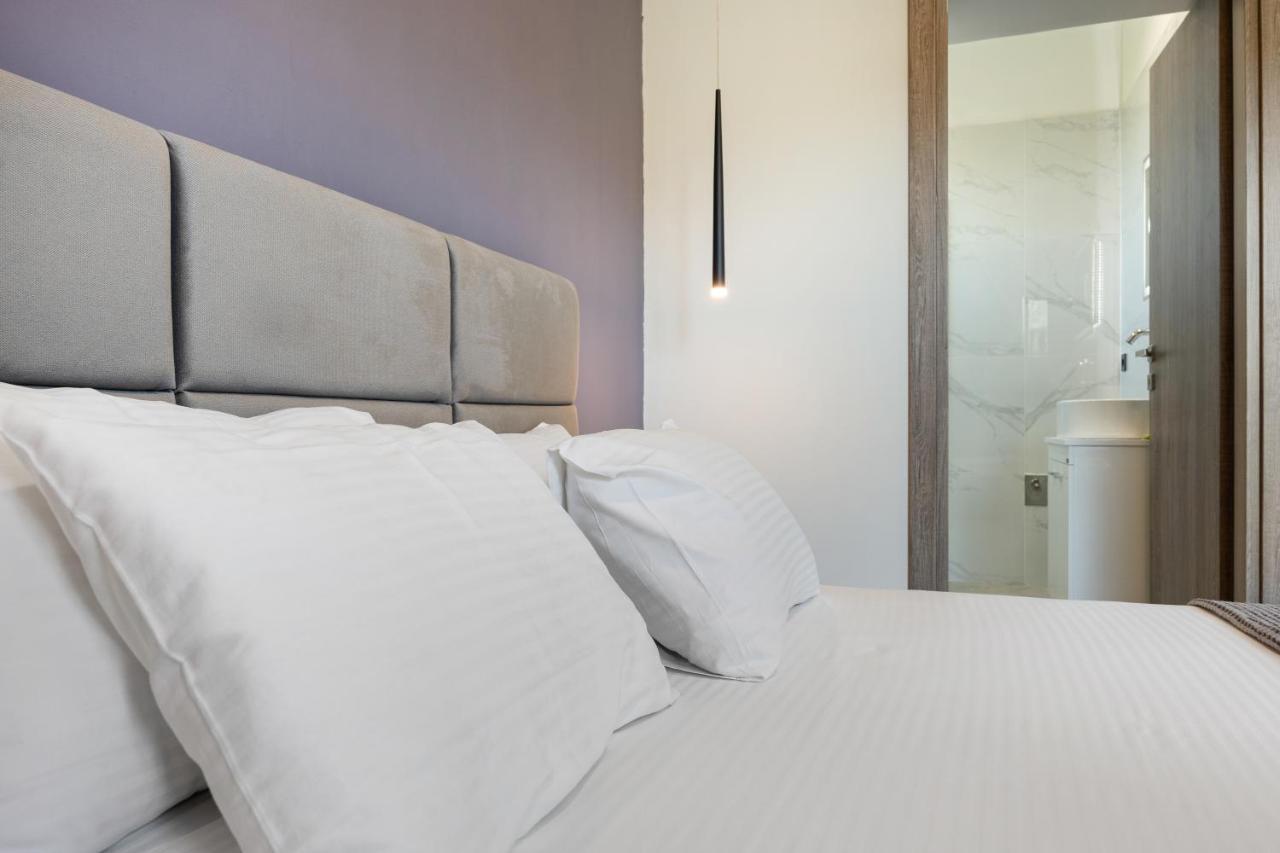 Robin'S Aparthotel Apolpaina Екстериор снимка