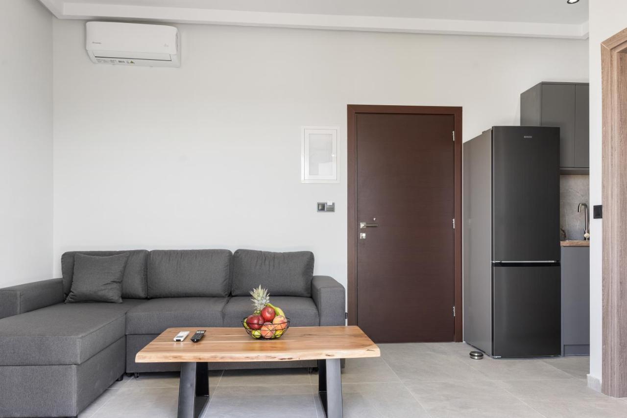 Robin'S Aparthotel Apolpaina Екстериор снимка